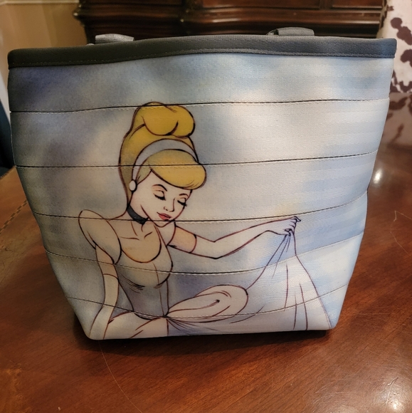Harvey s Seatbelt Bag Disney Cinderella